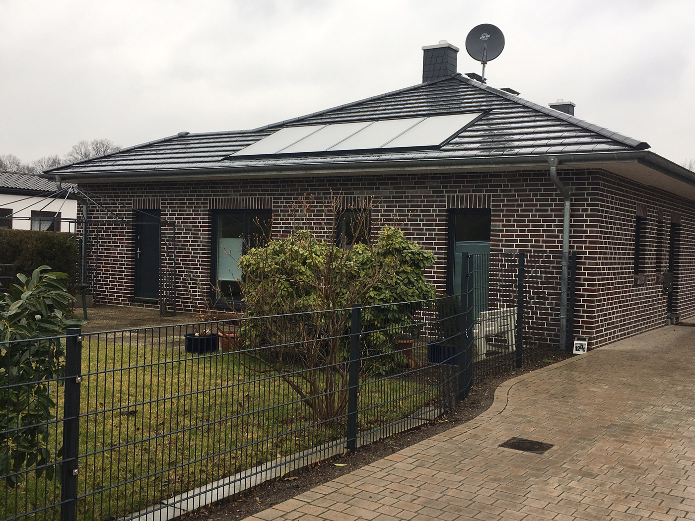 Solaranlage auf dem Dach von STS Seiltechnik in Hamburg installiert